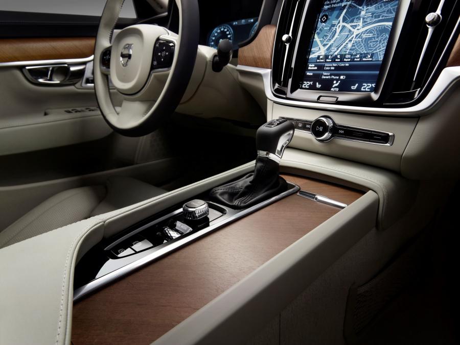 Детали интерьера Volvo S90 T6 Inscription 2016 года  (фото 32 из 84)